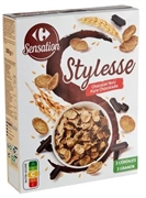 CARREFOUR SENSATION VLOKKEN VAN RIJST, VOLKOREN TARWE EN VOLKOREN GERST OMHULD MET SUIKER EN VERGEZELD VAN SCHILFERS PURE CHOCOLADE.